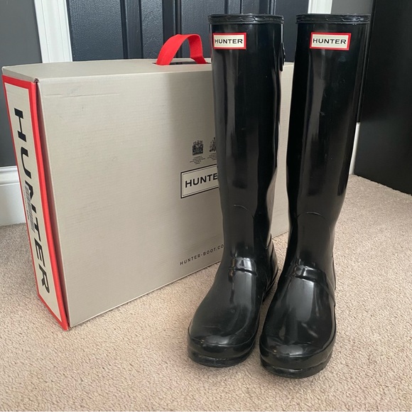 Hunter Tall Org Black Gloss Adjustable Back Rain Boots and Cable Knit Boot Socks - Picture 3 of 16